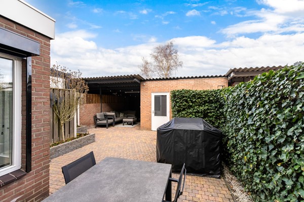 Foto - Te koop:  Verzorgde tussenwoning in Fijnaart!